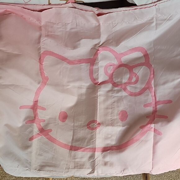 Hello Kitty Pink and Gold Sheet & Comforter Set - Picture 2 of 8